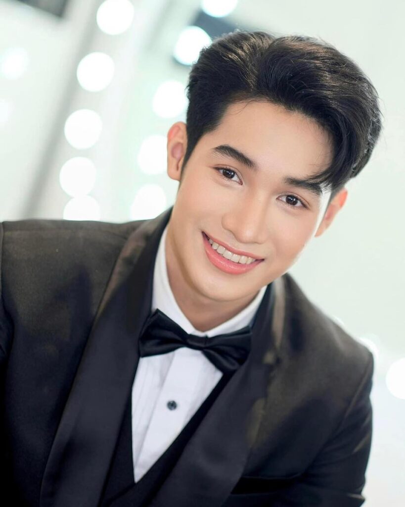 รีวิว เสริมจมูก #1370 , Century Clinic Thailand เสริมจมูก 2#1370